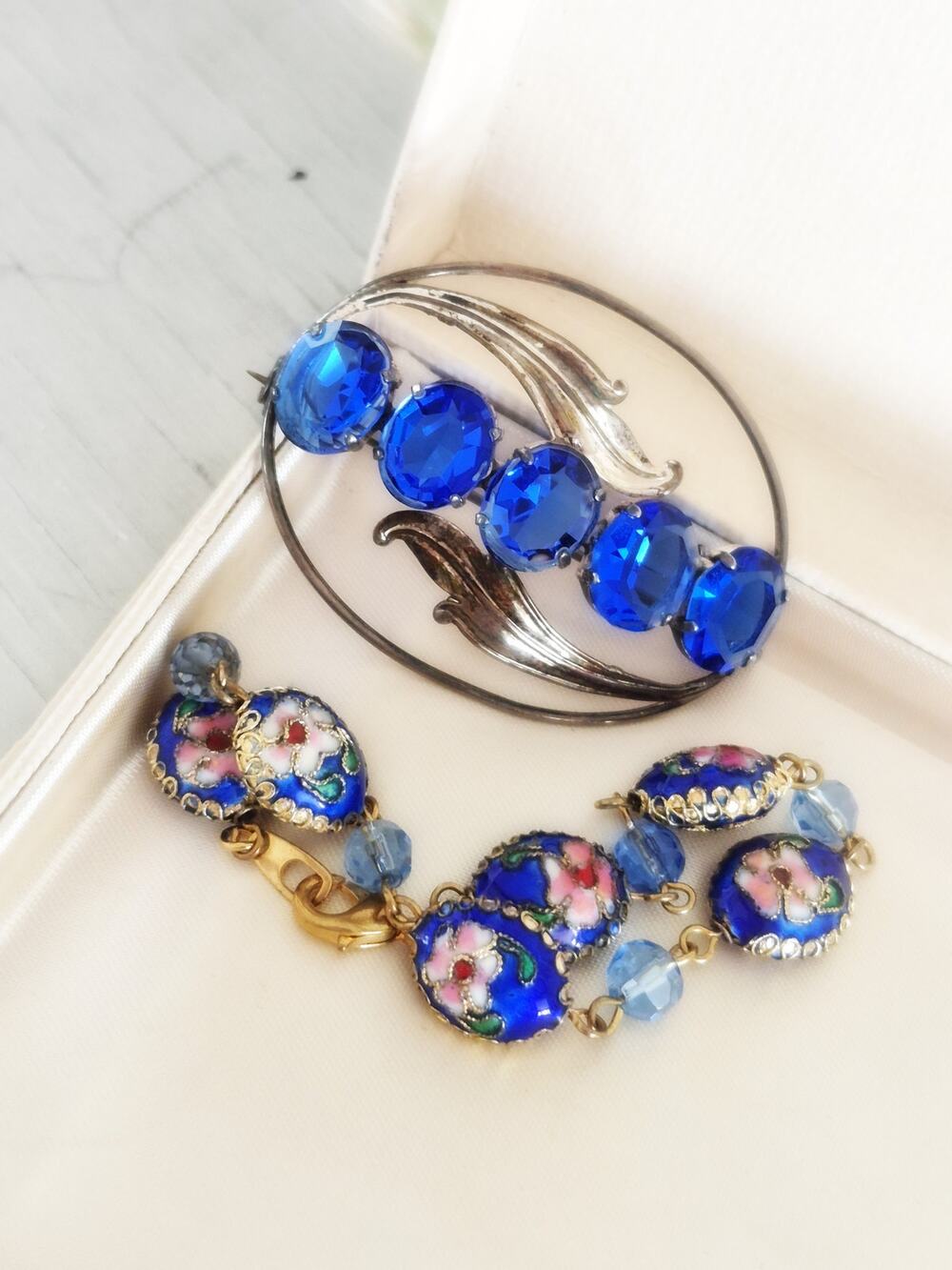 Vintage Art Deco Blue Crystal Stone Brooch and Cloisonne Beaded Bracelet Set